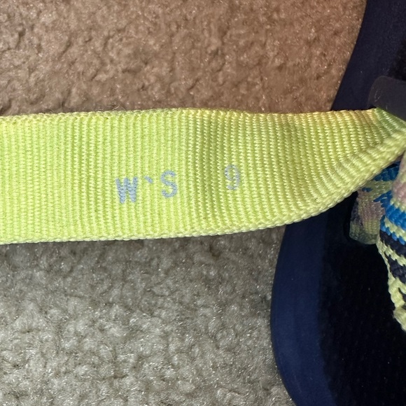 Women’s Teva. Size 9 - Picture 4 of 4